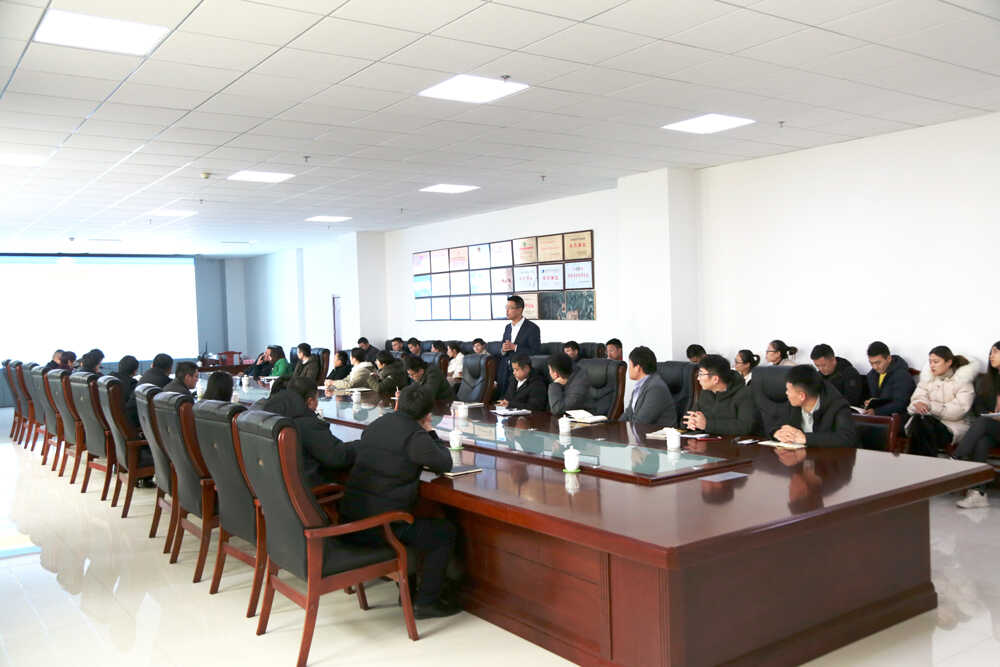 集团特邀法律顾问团举行法律知识专题培训